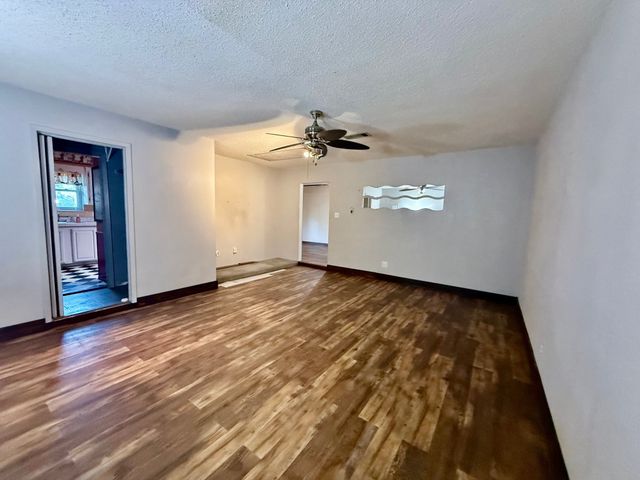 604 Bayless Drive, Euless, TX 76040