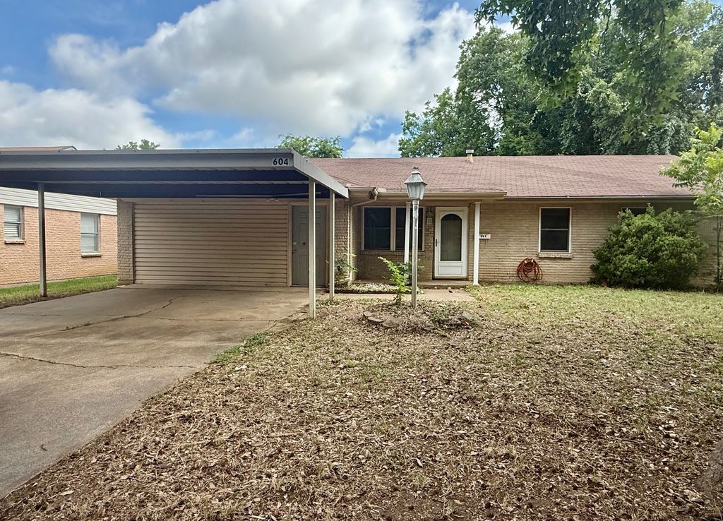 604 Bayless Drive, Euless, TX 76040