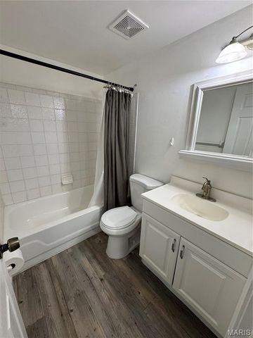 741 Ridgeside Drive A, Ballwin, MO 63021