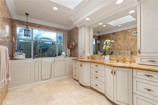 5587 Via Dicha B, Laguna Woods, CA 92637