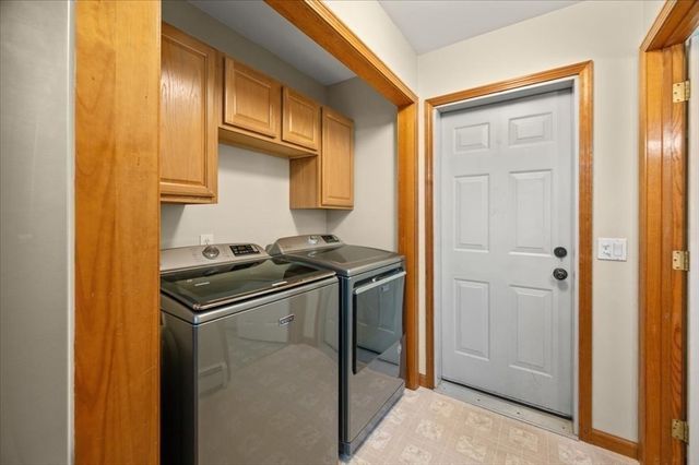 16 Governor Fairbanks Rd, Brimfield, MA 01010