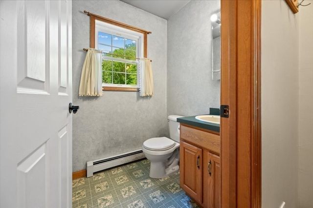 16 Governor Fairbanks Rd, Brimfield, MA 01010