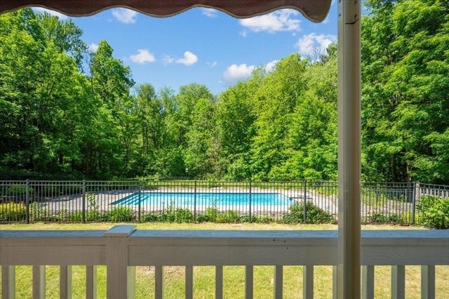 16 Governor Fairbanks Rd, Brimfield, MA 01010