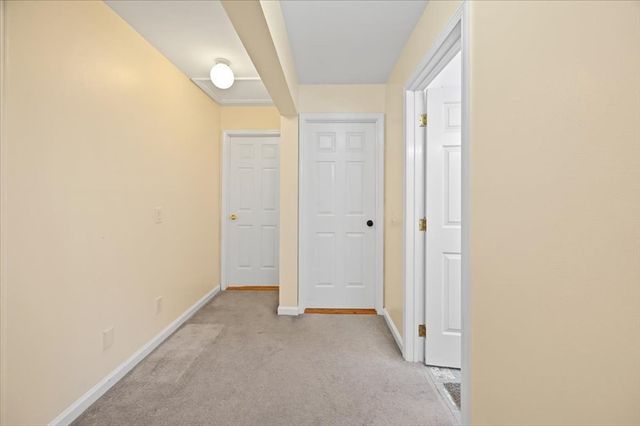 16 Governor Fairbanks Rd, Brimfield, MA 01010
