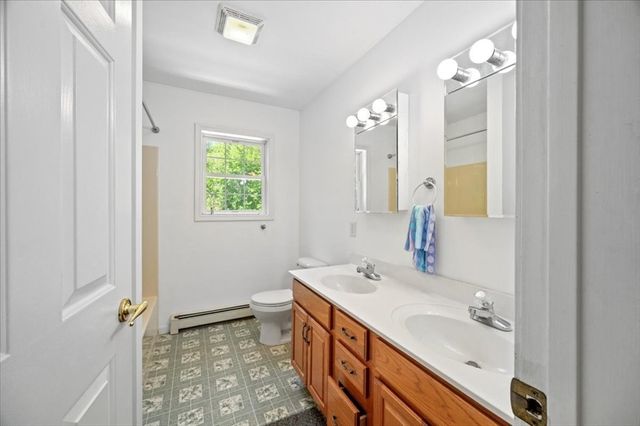 16 Governor Fairbanks Rd, Brimfield, MA 01010