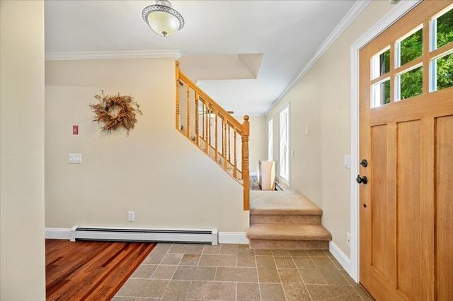 16 Governor Fairbanks Rd, Brimfield, MA 01010