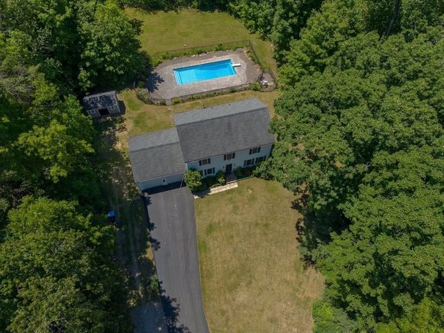 16 Governor Fairbanks Rd, Brimfield, MA 01010