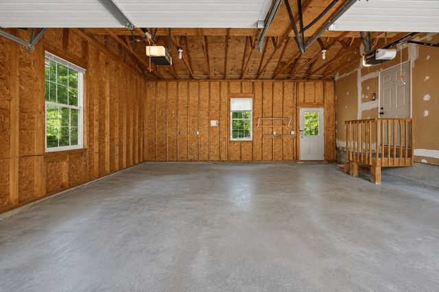 16 Governor Fairbanks Rd, Brimfield, MA 01010