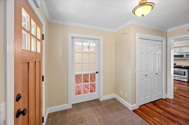 16 Governor Fairbanks Rd, Brimfield, MA 01010