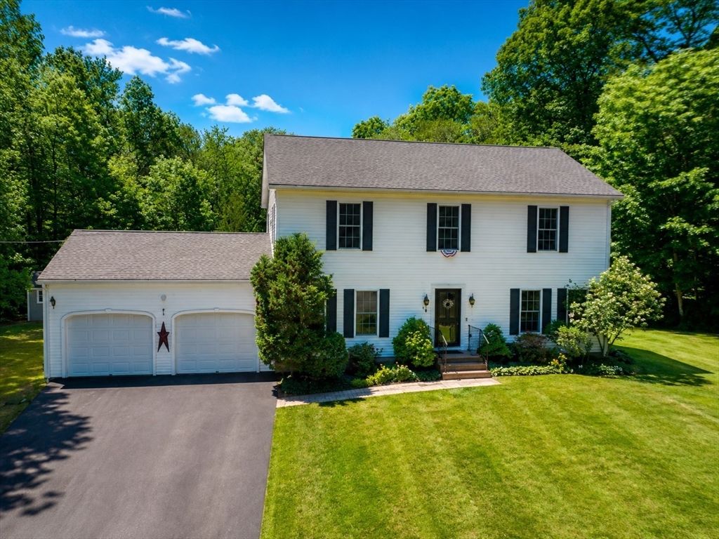 16 Governor Fairbanks Rd, Brimfield, MA 01010
