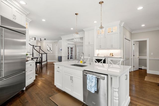 120 Deerfield Ln, Hanover, MA 02339