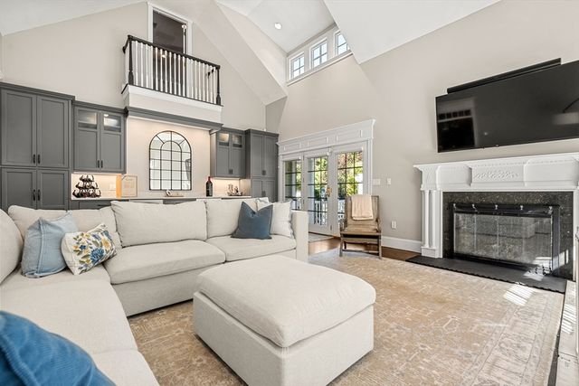 120 Deerfield Ln, Hanover, MA 02339