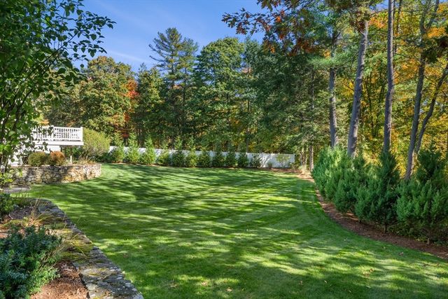 120 Deerfield Ln, Hanover, MA 02339