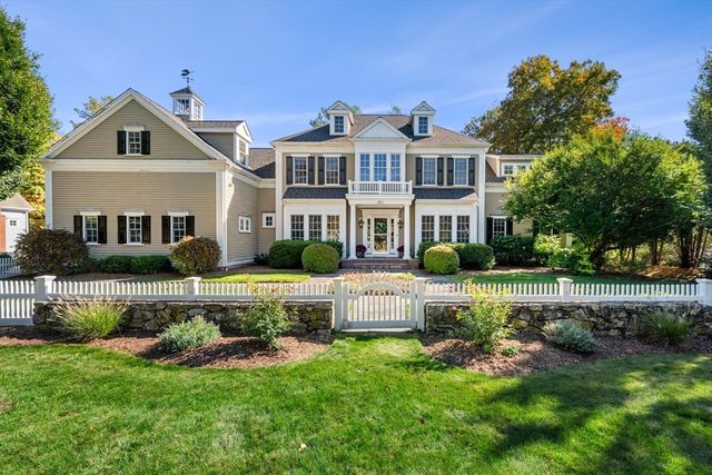 120 Deerfield Ln, Hanover, MA 02339