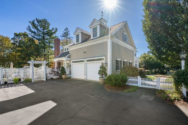 120 Deerfield Ln, Hanover, MA 02339