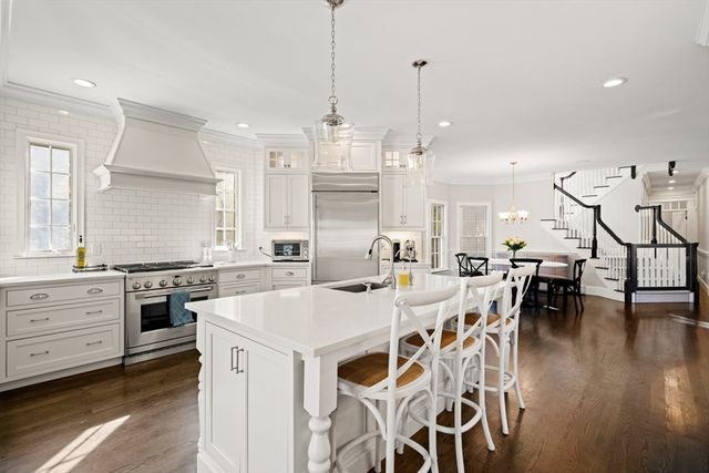 120 Deerfield Ln, Hanover, MA 02339