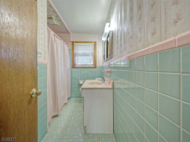 55 New Amwell Rd, Hillsborough Twp., NJ 08844