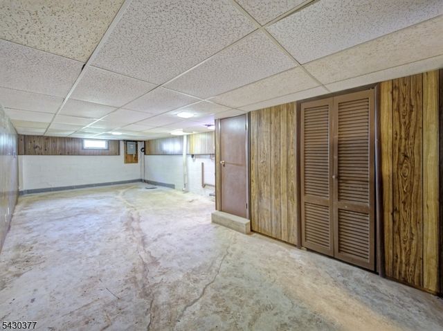 55 New Amwell Rd, Hillsborough Twp., NJ 08844