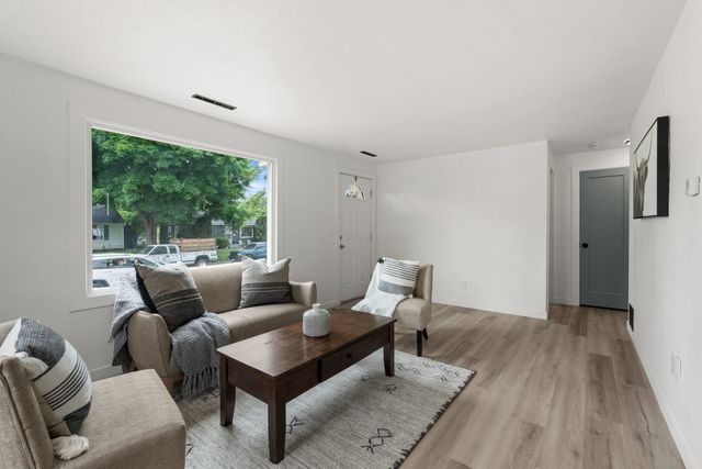 617 E Garland Ave, Spokane, WA 99207