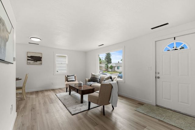617 E Garland Ave, Spokane, WA 99207