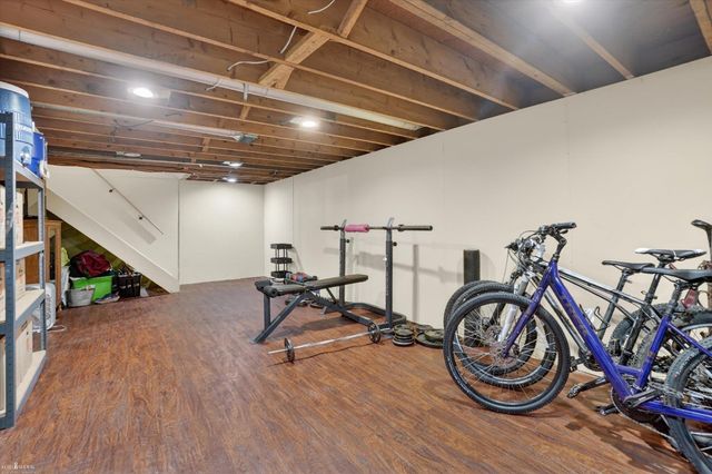 313 Dutch Mill Drive, Flushing, MI 48433