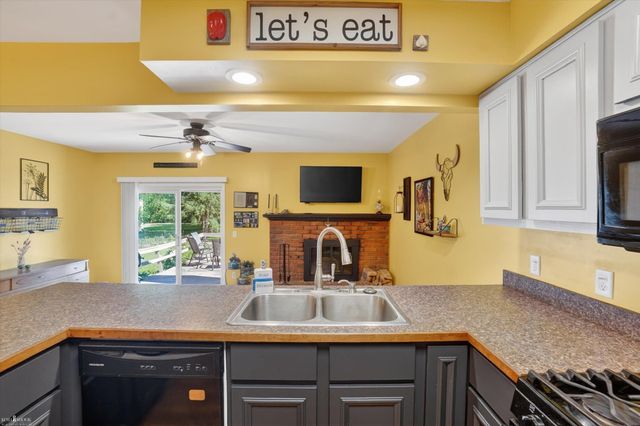 313 Dutch Mill Drive, Flushing, MI 48433