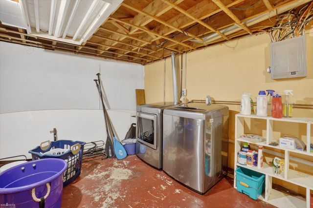 313 Dutch Mill Drive, Flushing, MI 48433