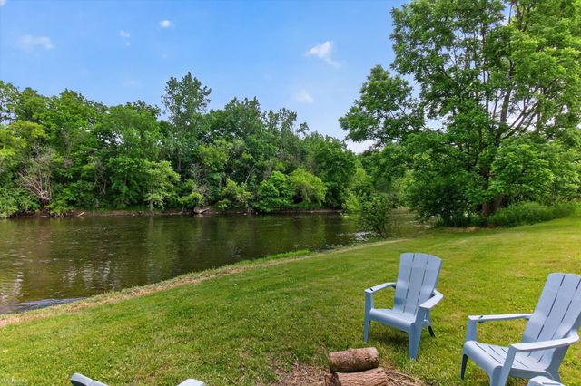313 Dutch Mill Drive, Flushing, MI 48433