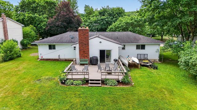 313 Dutch Mill Drive, Flushing, MI 48433