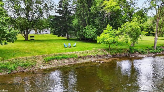 313 Dutch Mill Drive, Flushing, MI 48433