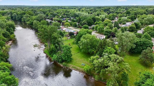 313 Dutch Mill Drive, Flushing, MI 48433