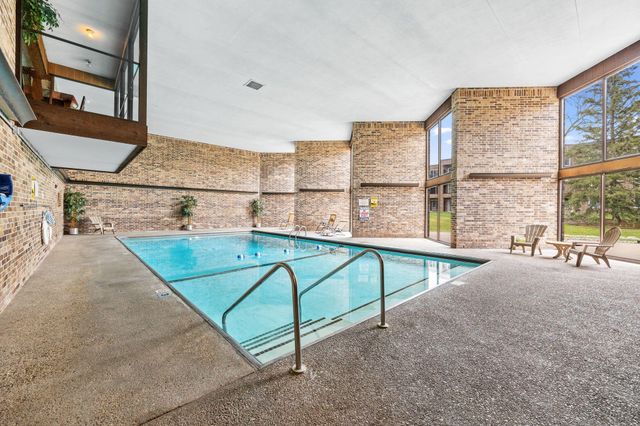 2250 Midland Grove Road 307, Roseville, MN 55113
