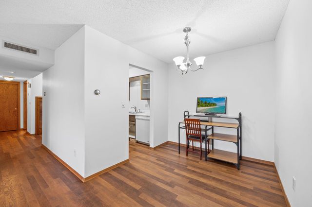 2250 Midland Grove Road 307, Roseville, MN 55113