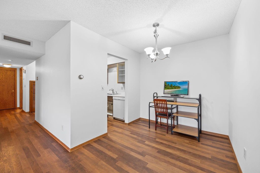 2250 Midland Grove Road 307, Roseville, MN 55113 — photo 4
