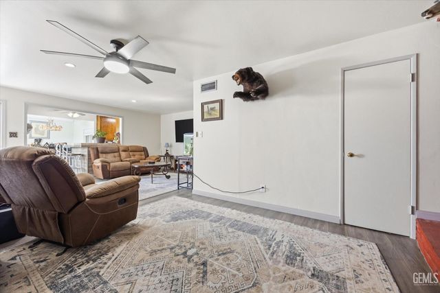 4861 Putter Lane, Bakersfield, CA 93308
