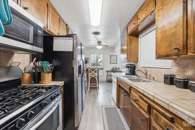 4861 Putter Lane, Bakersfield, CA 93308