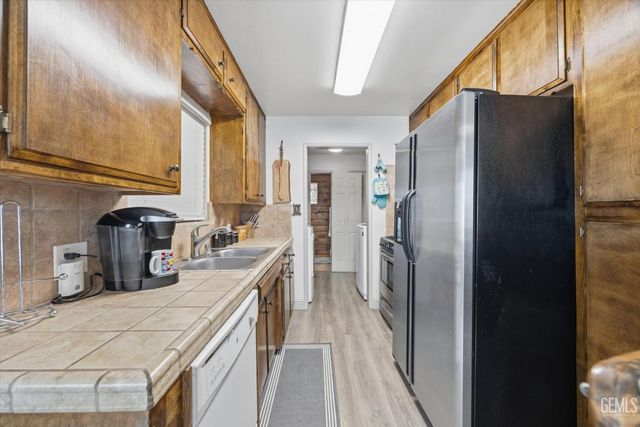 4861 Putter Lane, Bakersfield, CA 93308