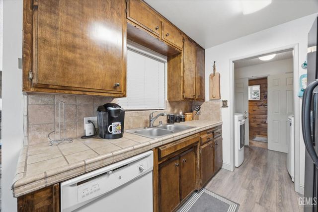 4861 Putter Lane, Bakersfield, CA 93308
