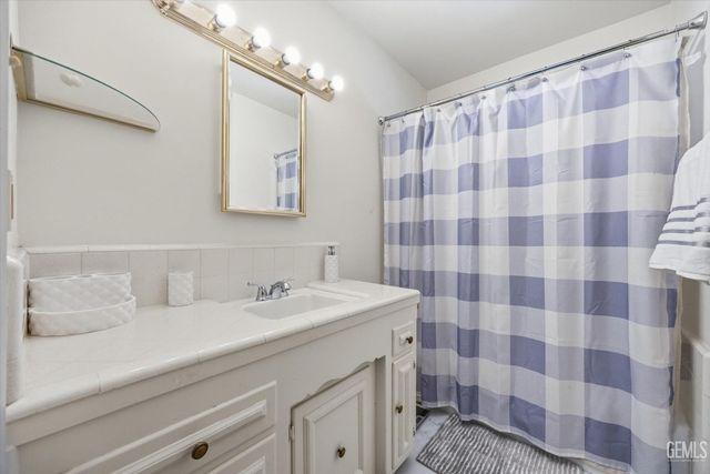 4861 Putter Lane, Bakersfield, CA 93308