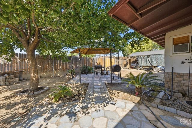 4861 Putter Lane, Bakersfield, CA 93308