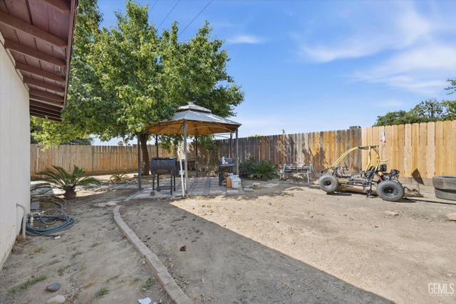 4861 Putter Lane, Bakersfield, CA 93308