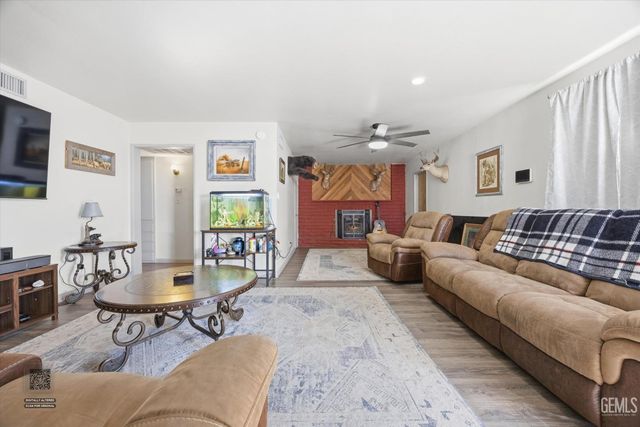 4861 Putter Lane, Bakersfield, CA 93308