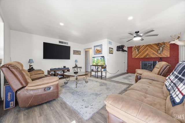 4861 Putter Lane, Bakersfield, CA 93308