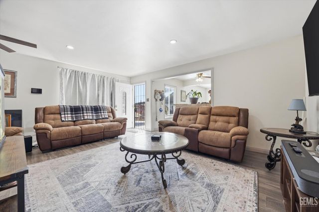 4861 Putter Lane, Bakersfield, CA 93308