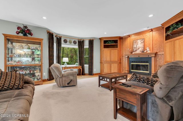 4 Quaker Hill Road, Jackson, NJ 08527