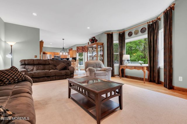 4 Quaker Hill Road, Jackson, NJ 08527