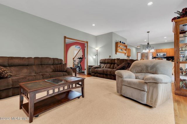 4 Quaker Hill Road, Jackson, NJ 08527