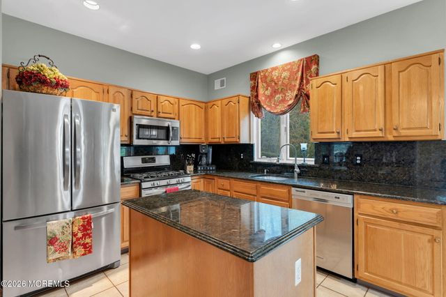 4 Quaker Hill Road, Jackson, NJ 08527