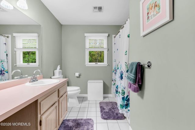 4 Quaker Hill Road, Jackson, NJ 08527
