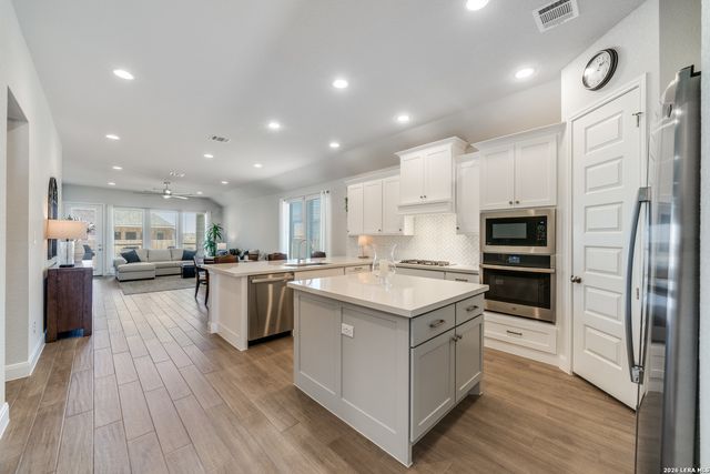 1720 Field Brook, Seguin, TX 78155